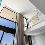 Urban Palette - Modern & Artistic Green Point Apt