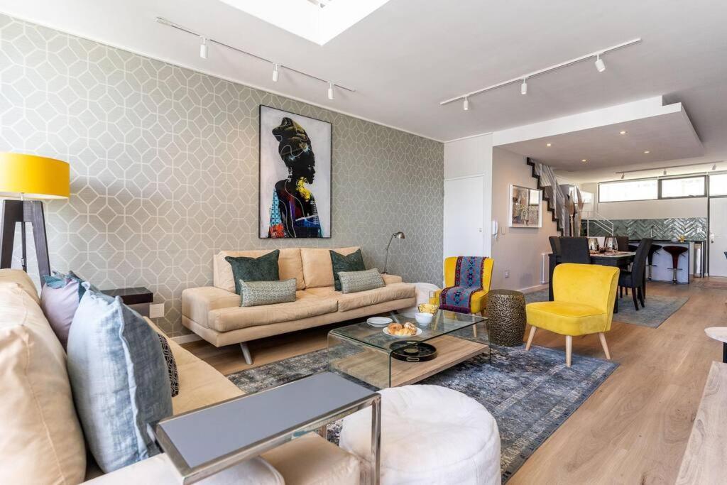 Urban Palette - Modern & Artistic Point Apartment Cape Town