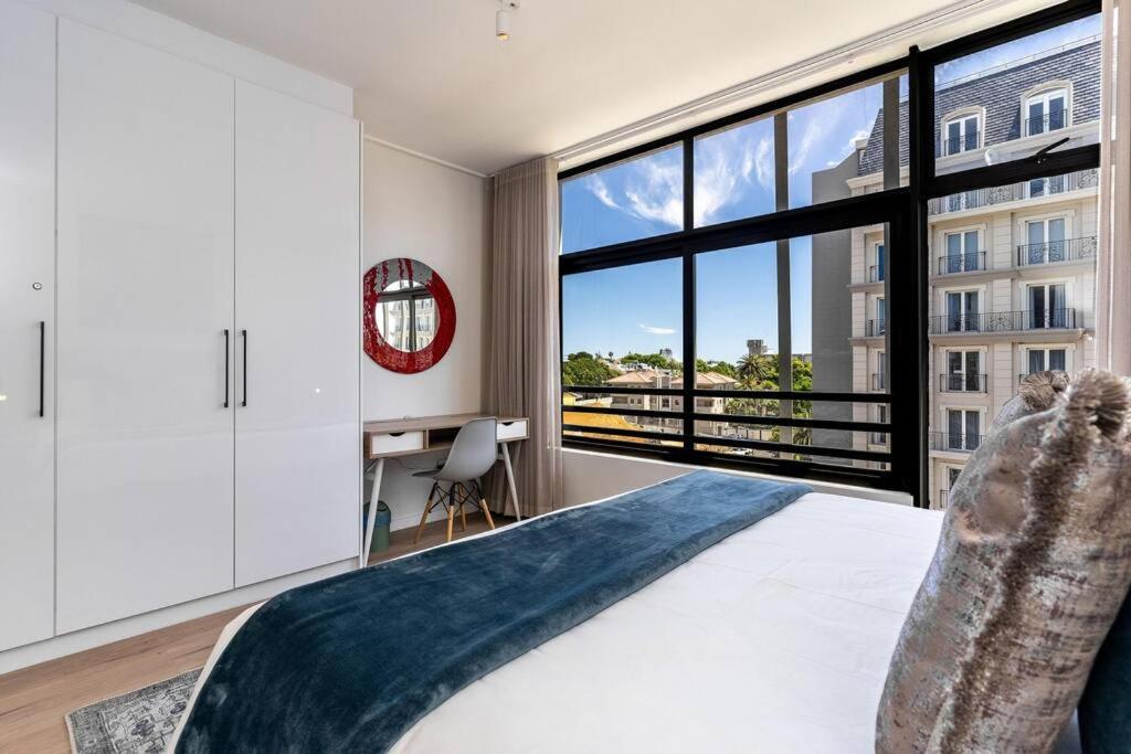 Apartment Urban Palette - Modern & Artistic Point Cape Town