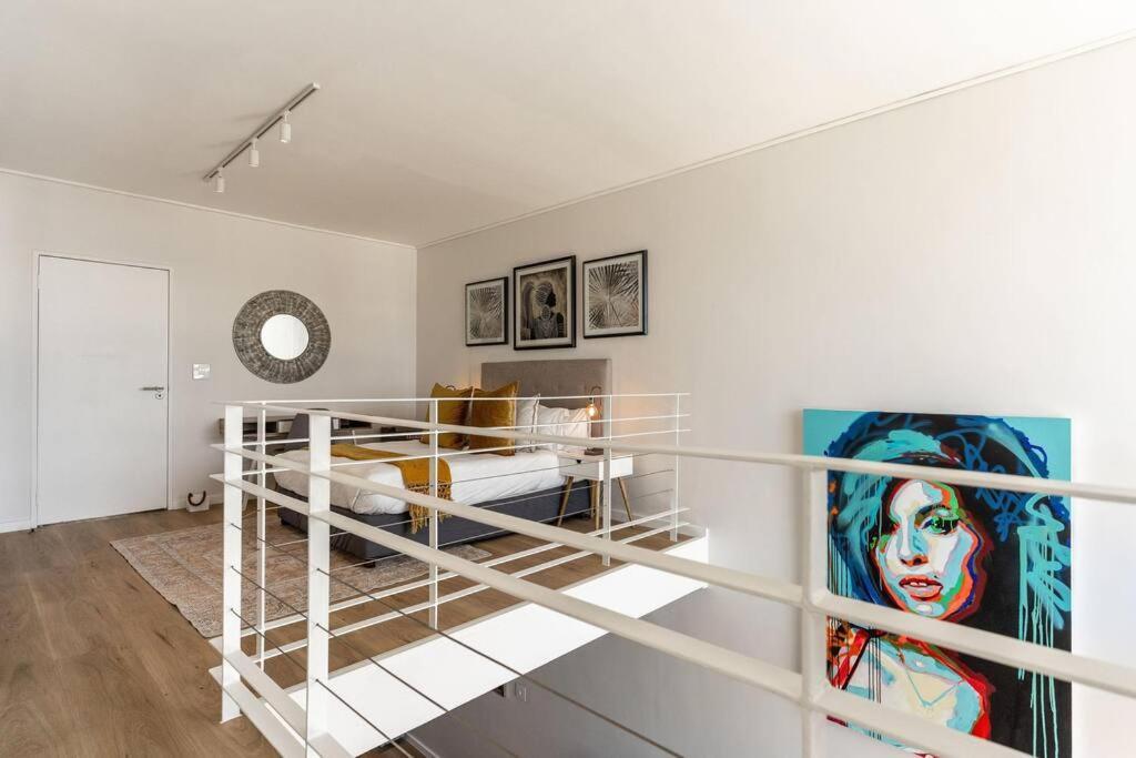 Urban Palette - Modern & Artistic Point