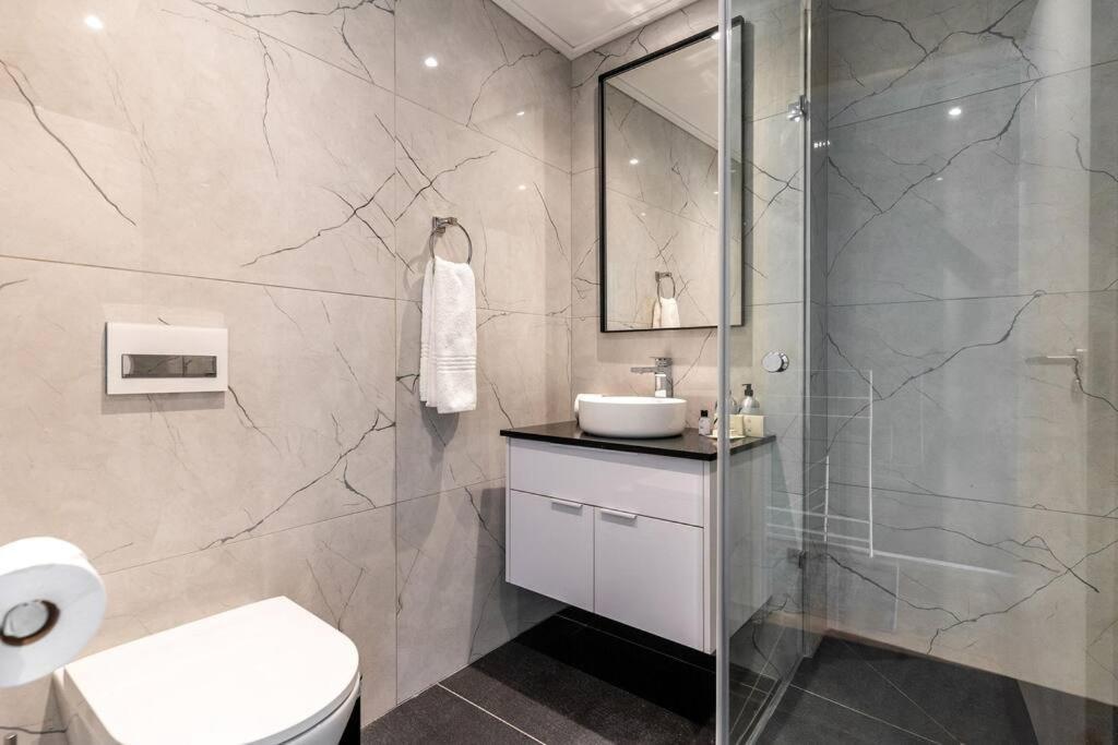 Urban Palette - Modern & Artistic Point * Cape Town
