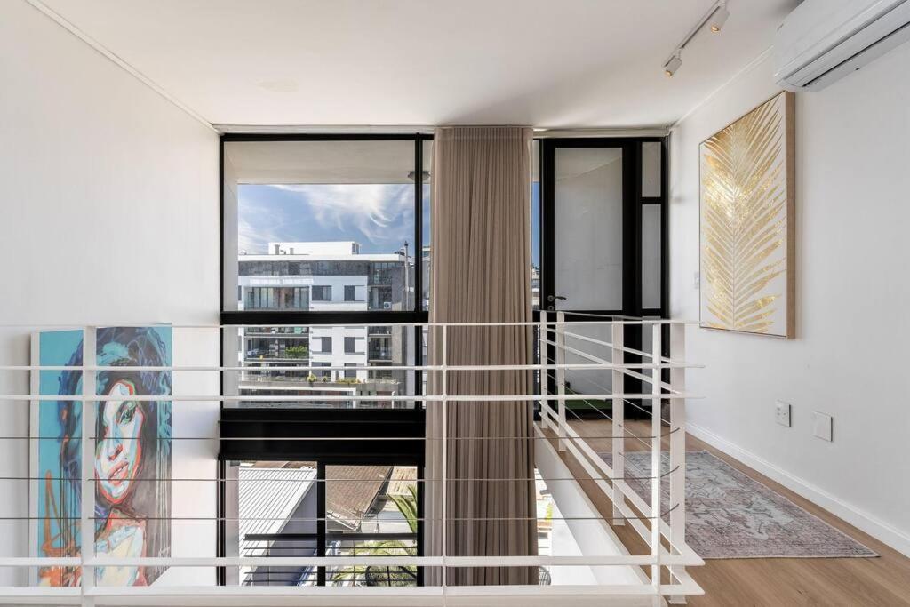 Urban Palette - Modern & Artistic Point Apartment Cape Town