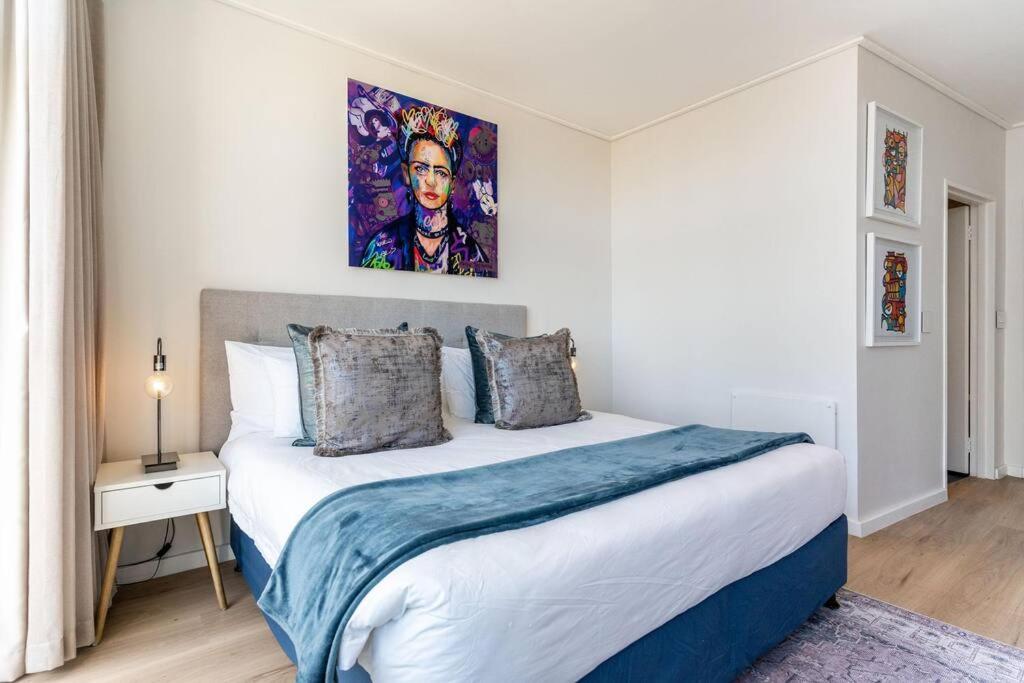 Urban Palette - Modern & Artistic Point * Cape Town