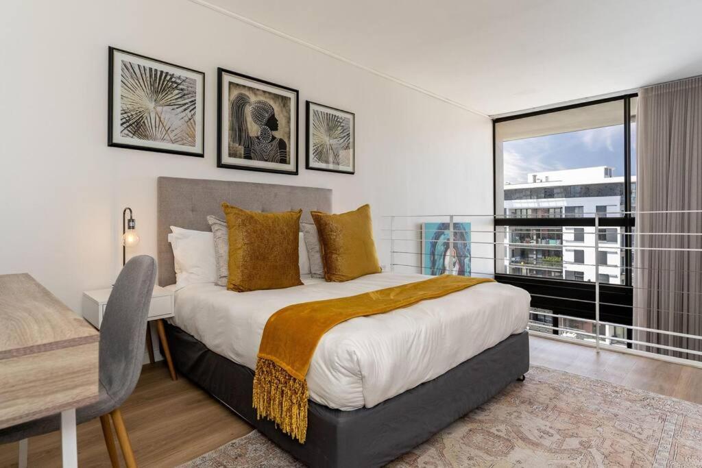 Urban Palette - Modern & Artistic Point Apartment